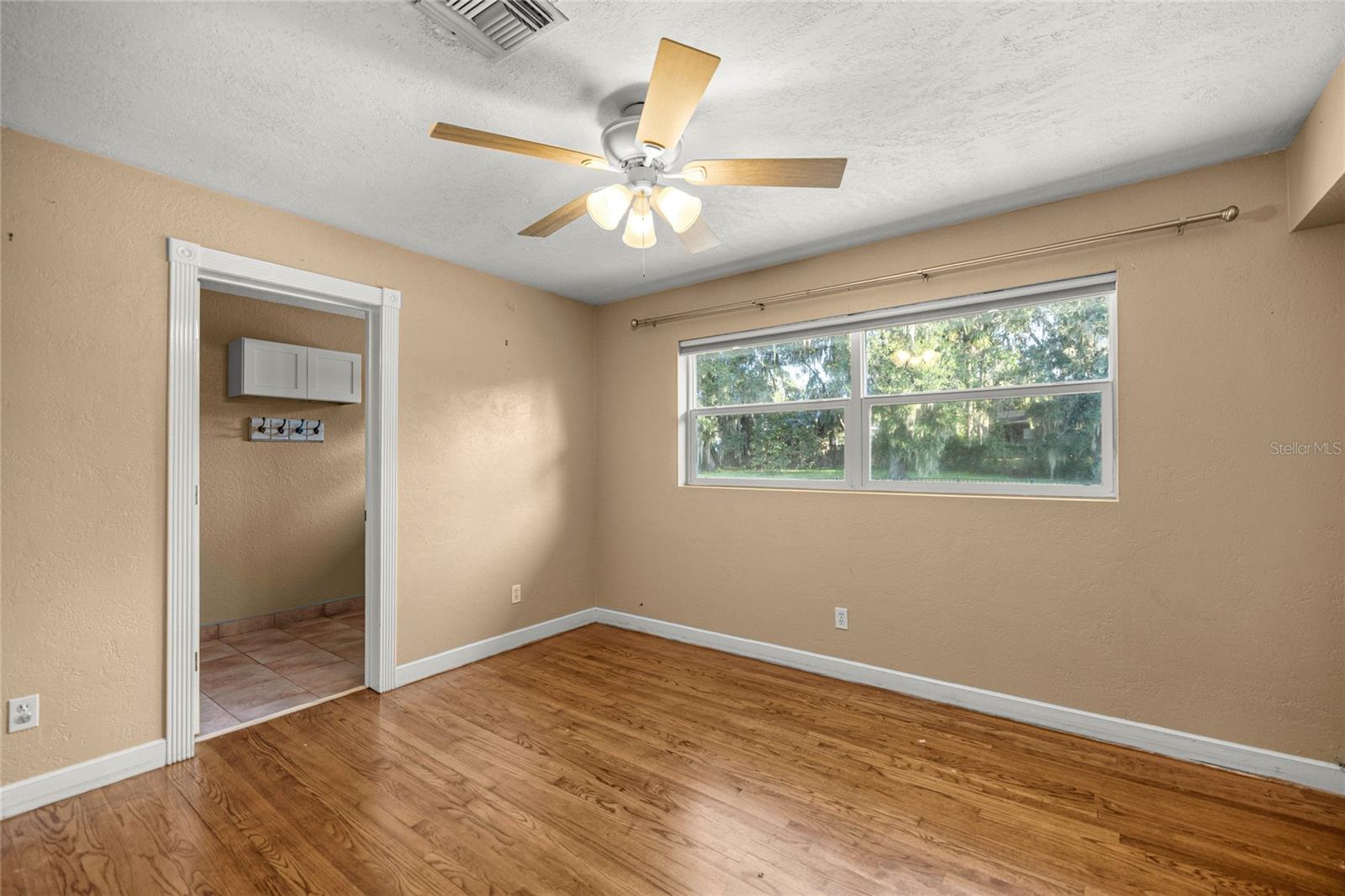 Image 42 of 70 For 2401 26th Street