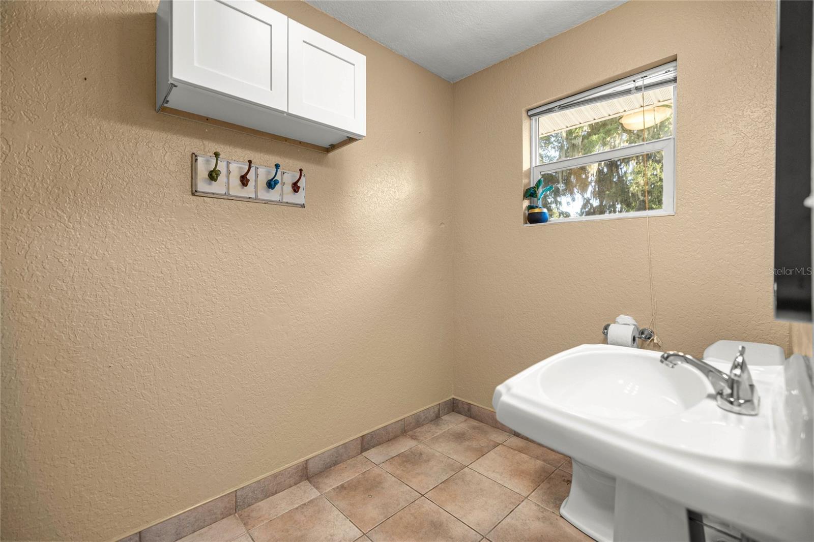 Image 44 of 70 For 2401 26th Street