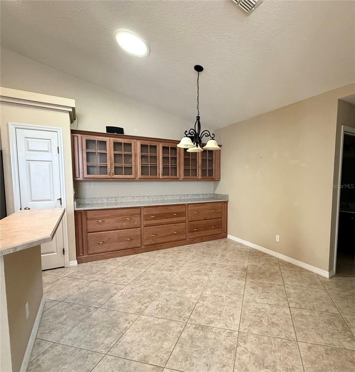 Listing photo id 8 for 2309 18th Circle