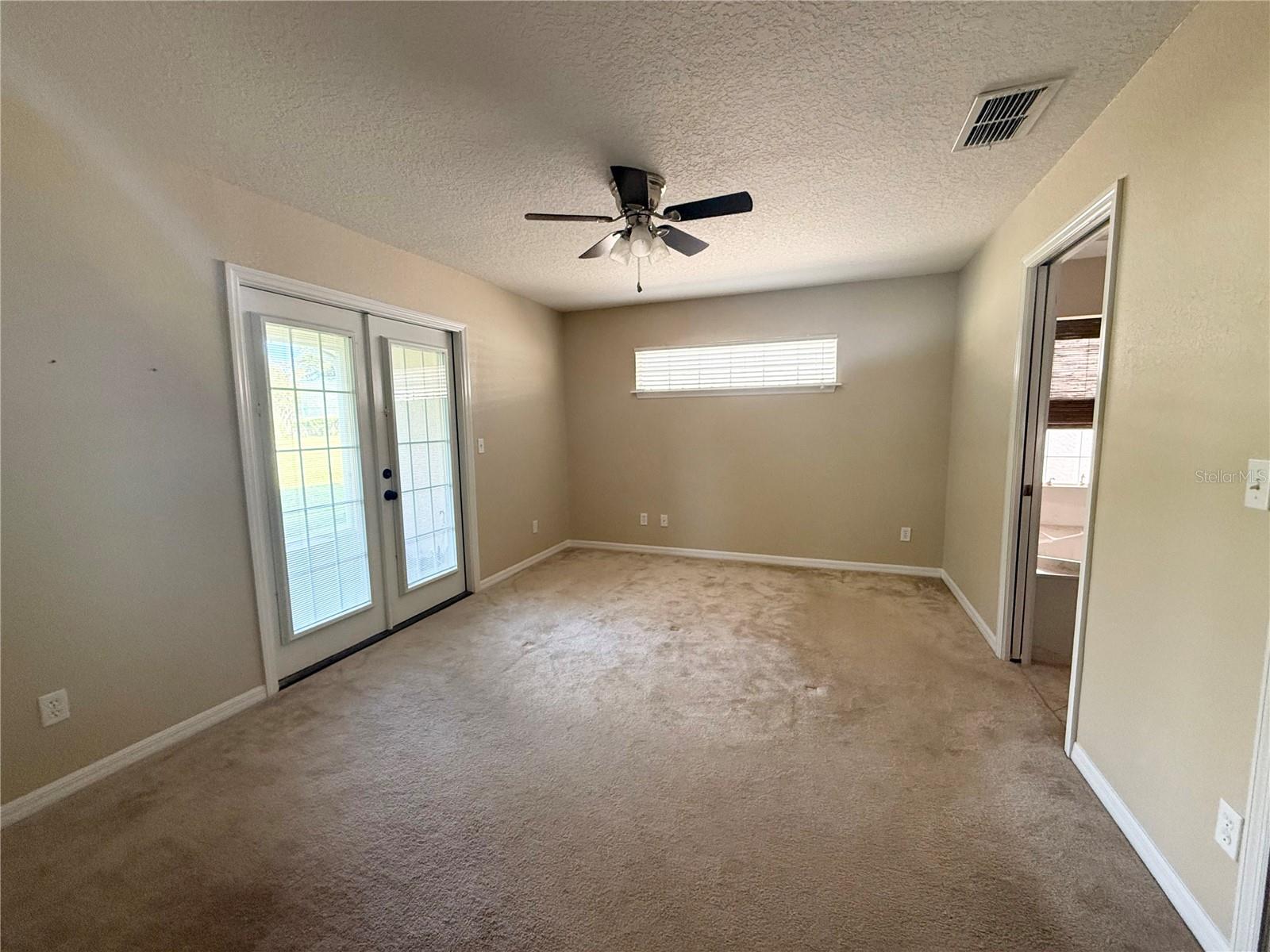 Listing photo id 10 for 2309 18th Circle
