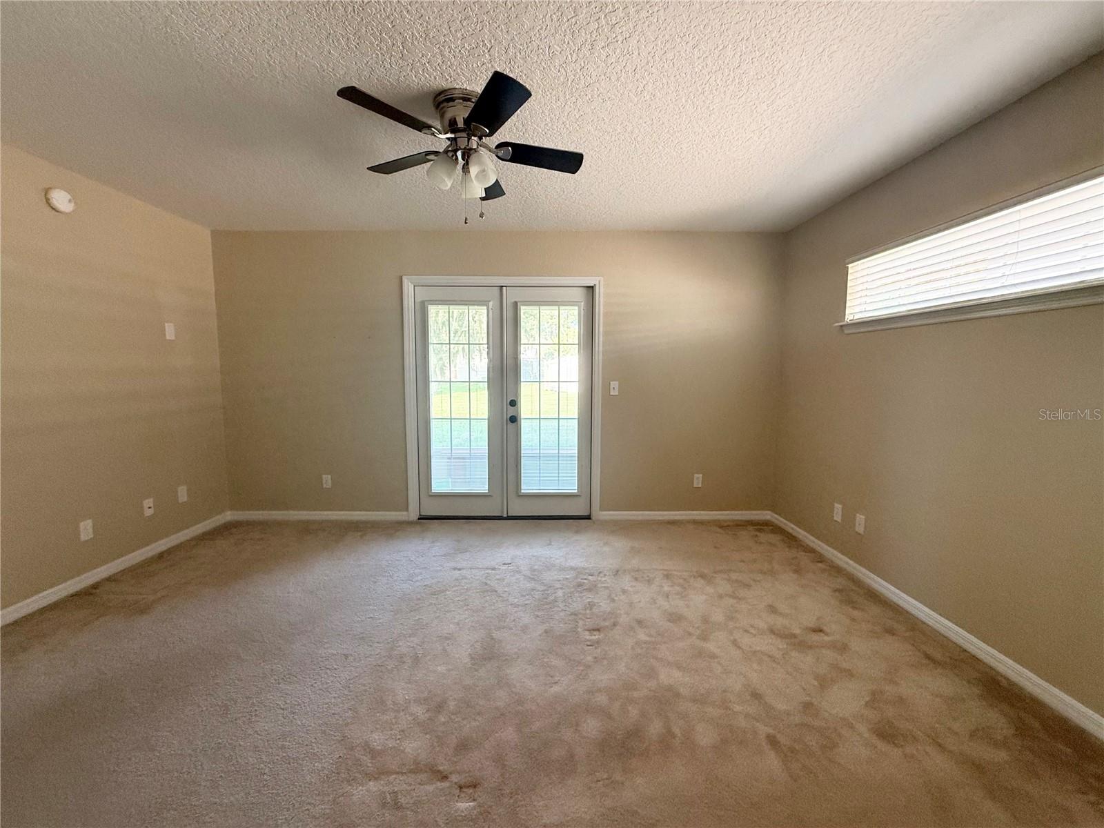 Listing photo id 11 for 2309 18th Circle