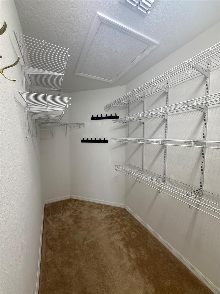 Listing photo id 14 for 2309 18th Circle