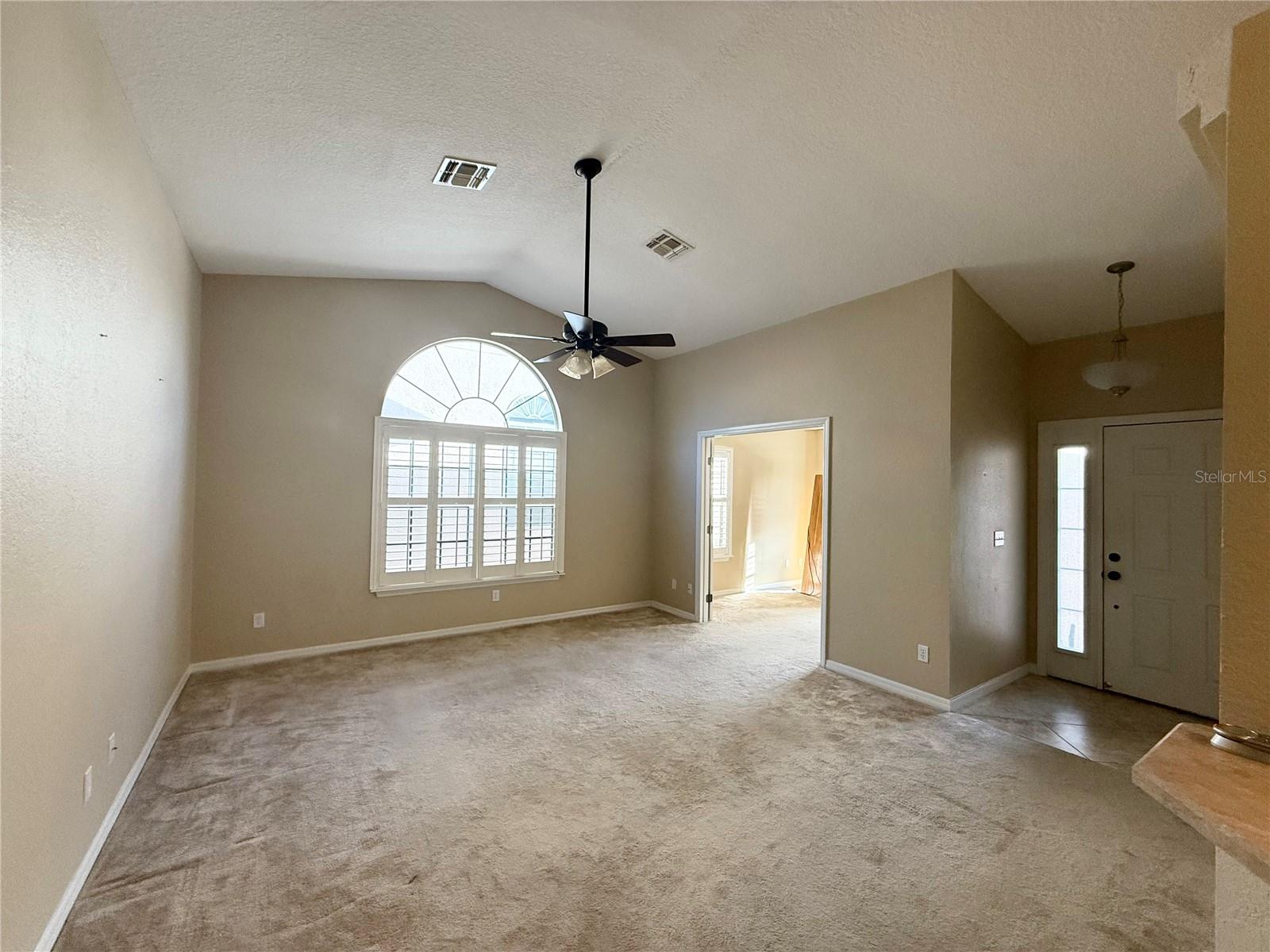 Listing photo id 2 for 2309 18th Circle
