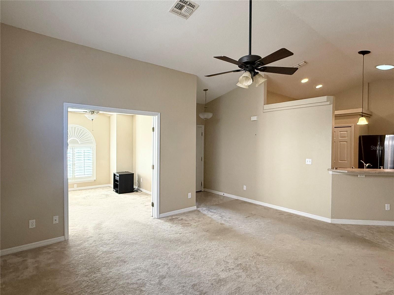 Listing photo id 3 for 2309 18th Circle