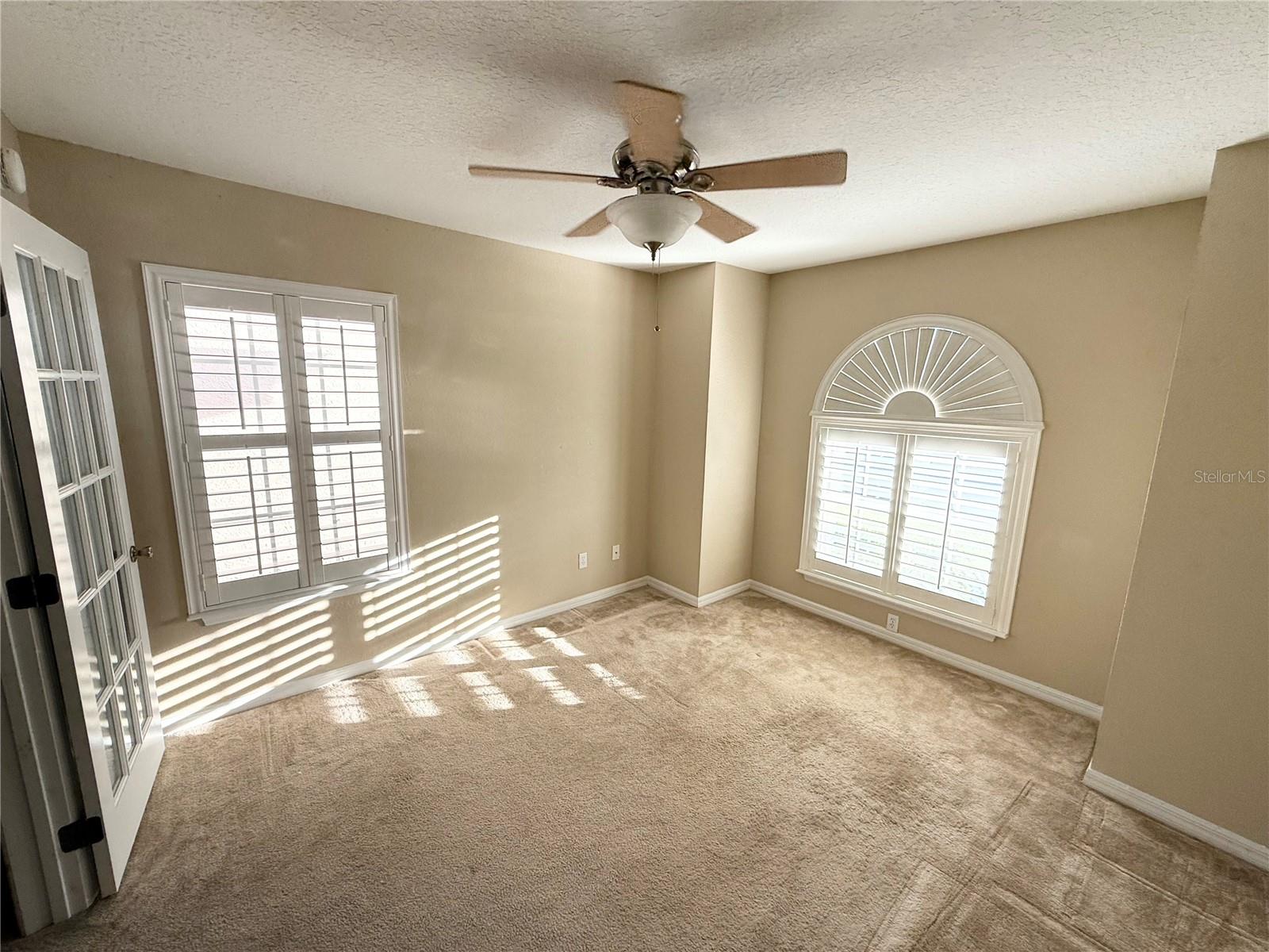 Listing photo id 4 for 2309 18th Circle