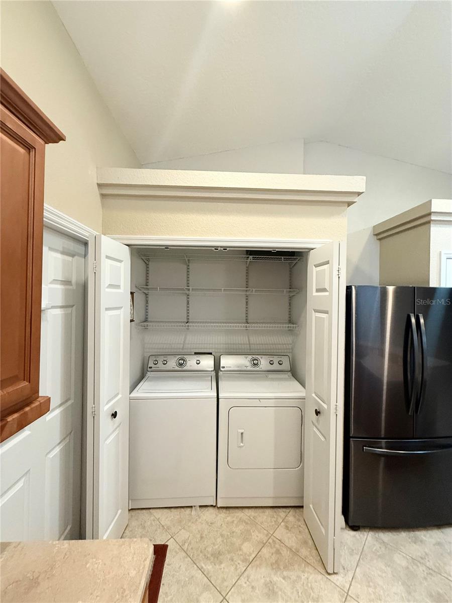 Listing photo id 6 for 2309 18th Circle