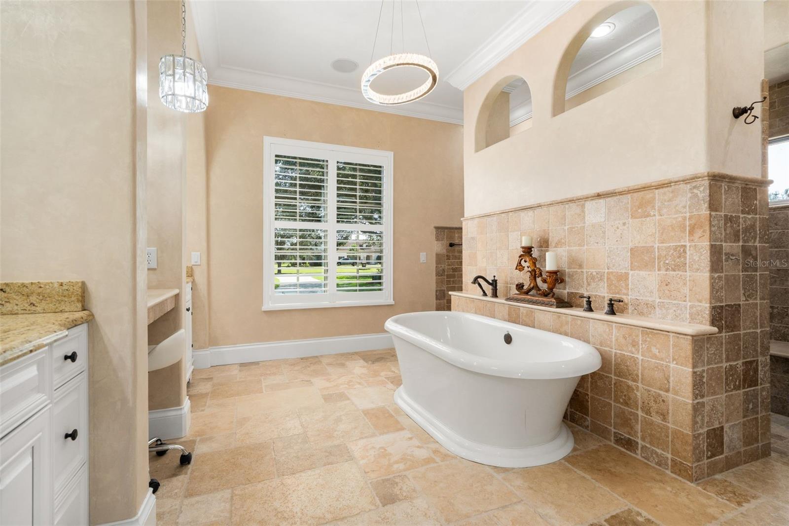 Listing photo id 28 for 12345 140th Loop