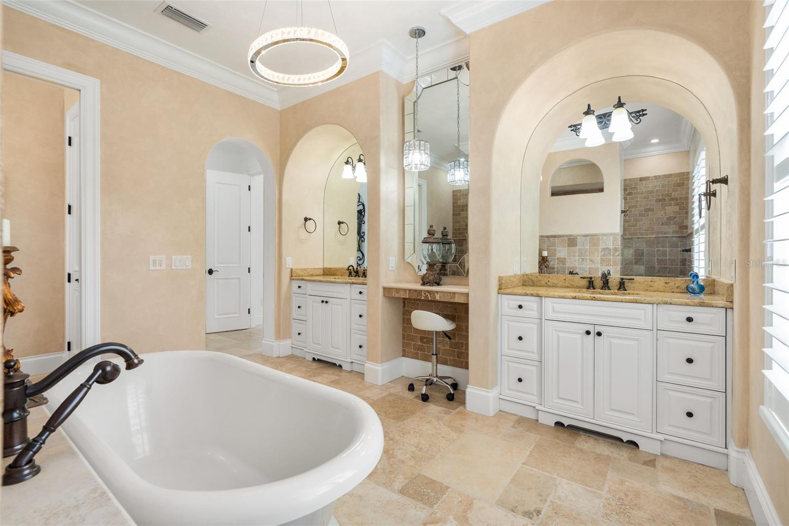 Listing photo id 29 for 12345 140th Loop