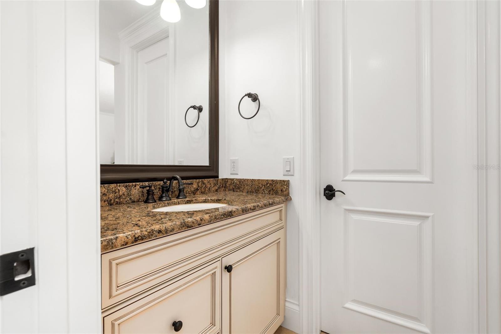 Listing photo id 37 for 12345 140th Loop
