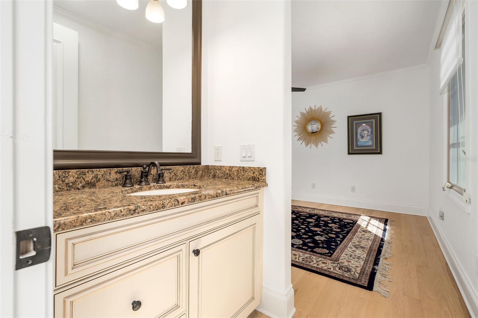 Listing photo id 40 for 12345 140th Loop