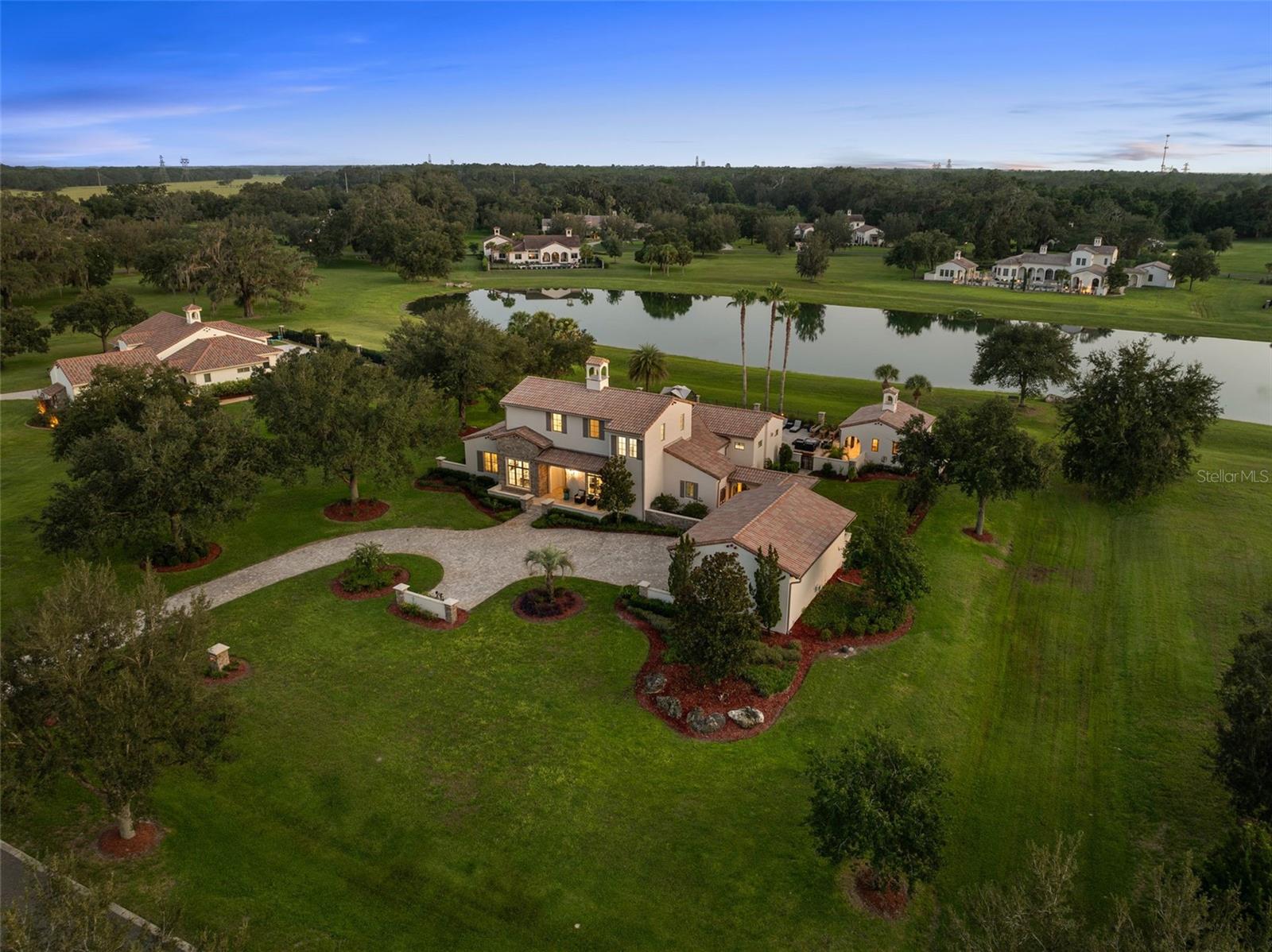 Listing photo id 78 for 12345 140th Loop