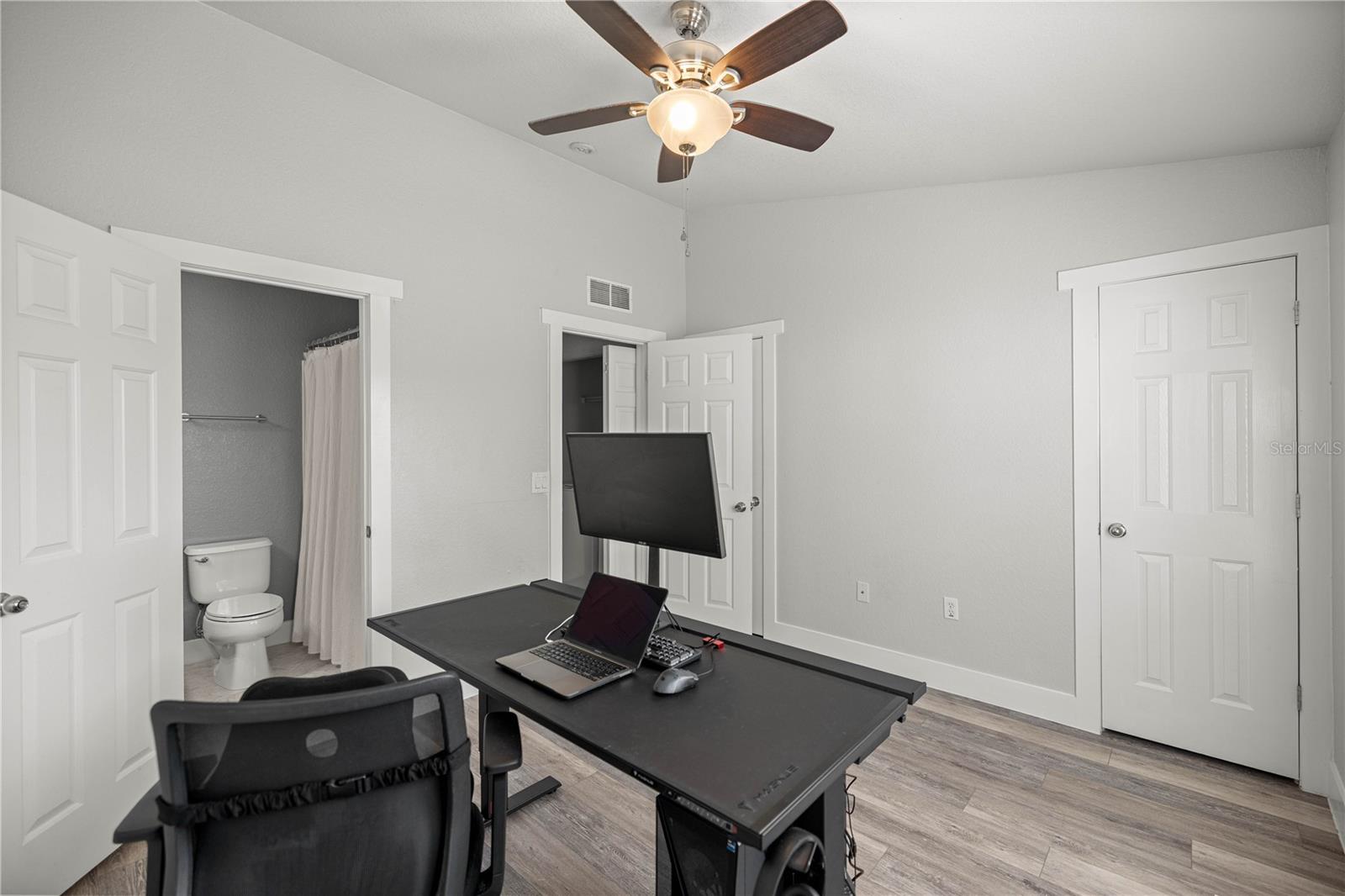 Listing photo id 10 for 4478 49th Avenue