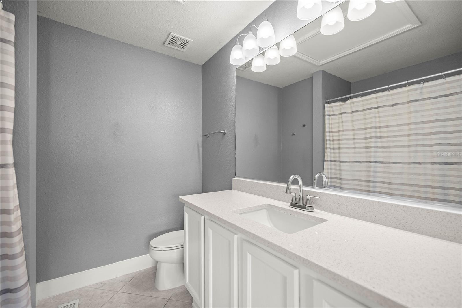 Listing photo id 11 for 4478 49th Avenue