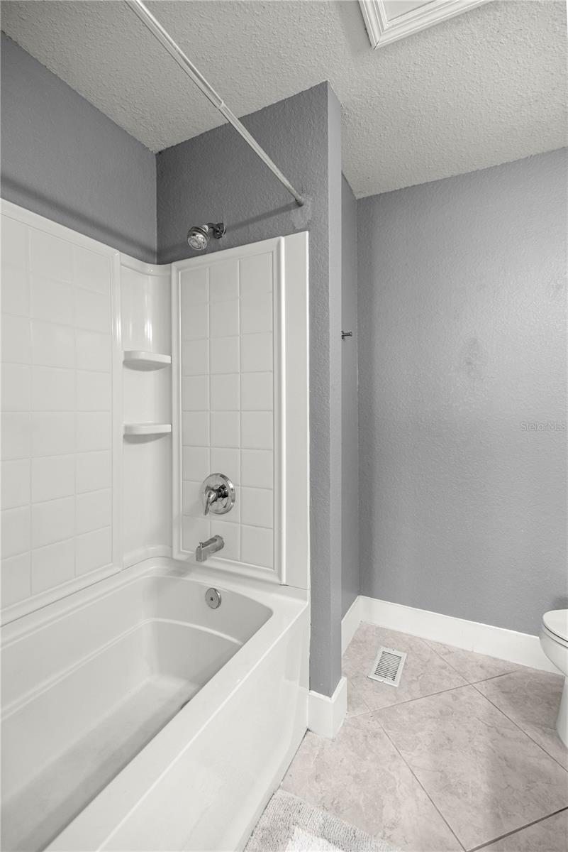 Listing photo id 12 for 4478 49th Avenue