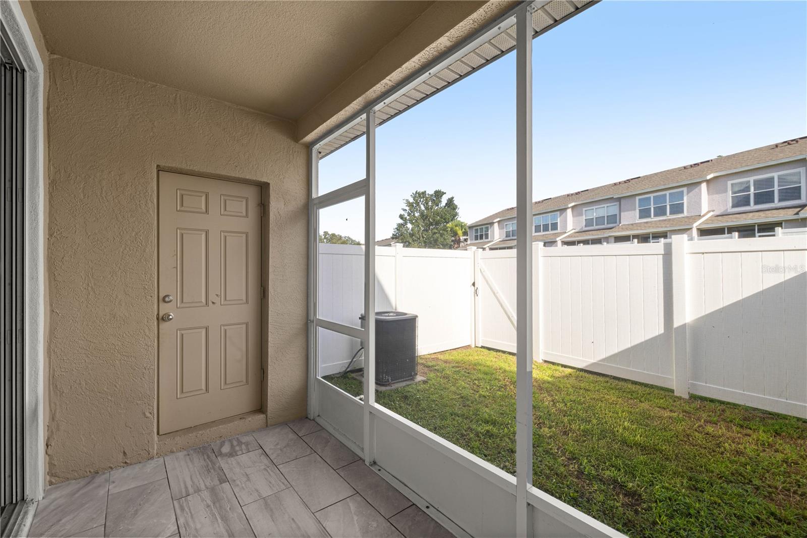 Listing photo id 15 for 4478 49th Avenue