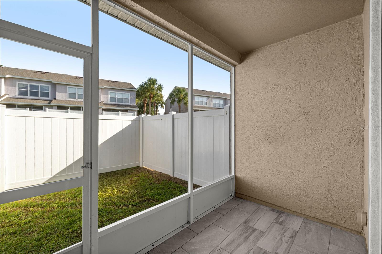 Listing photo id 16 for 4478 49th Avenue