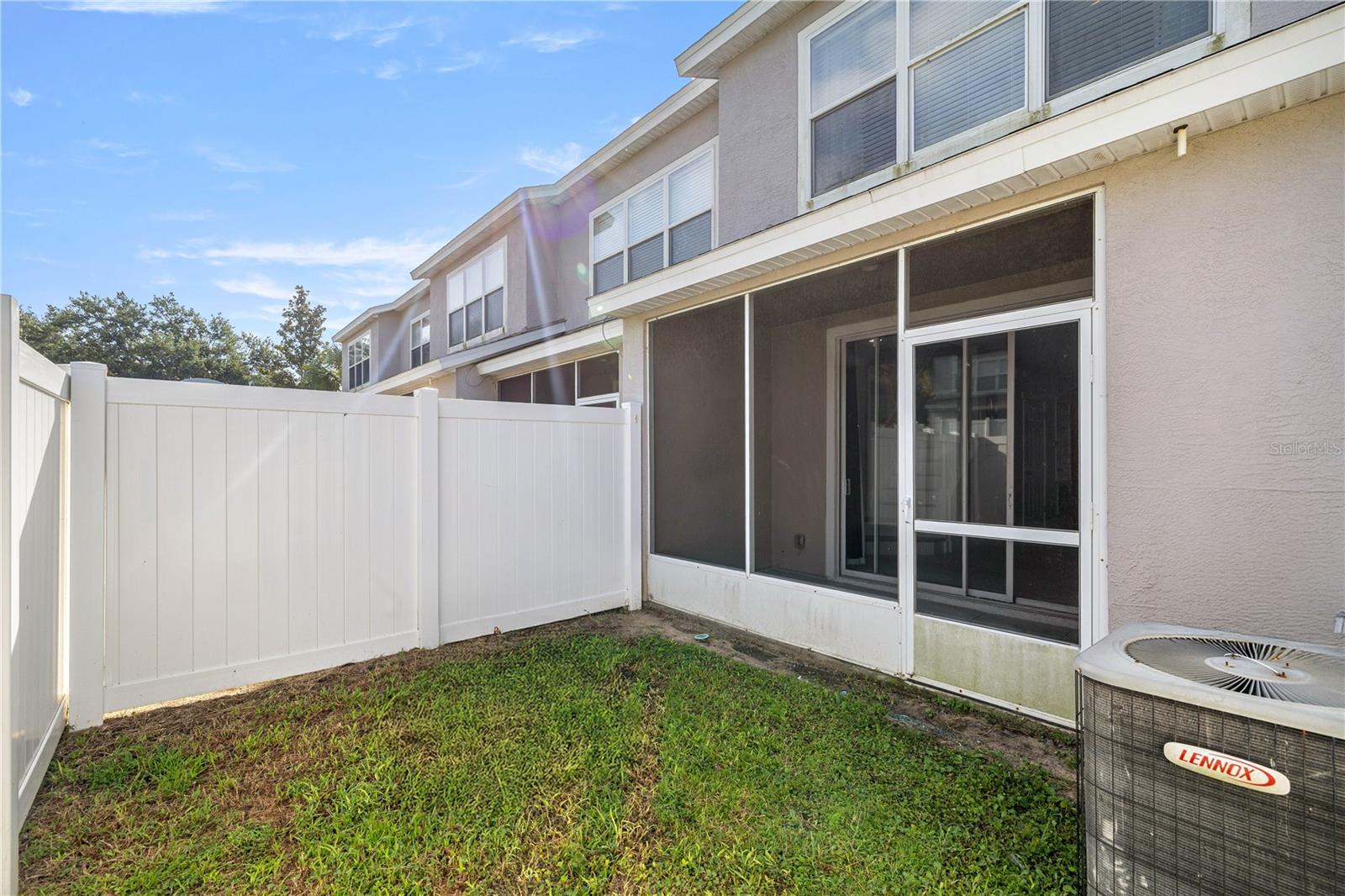 Listing photo id 17 for 4478 49th Avenue