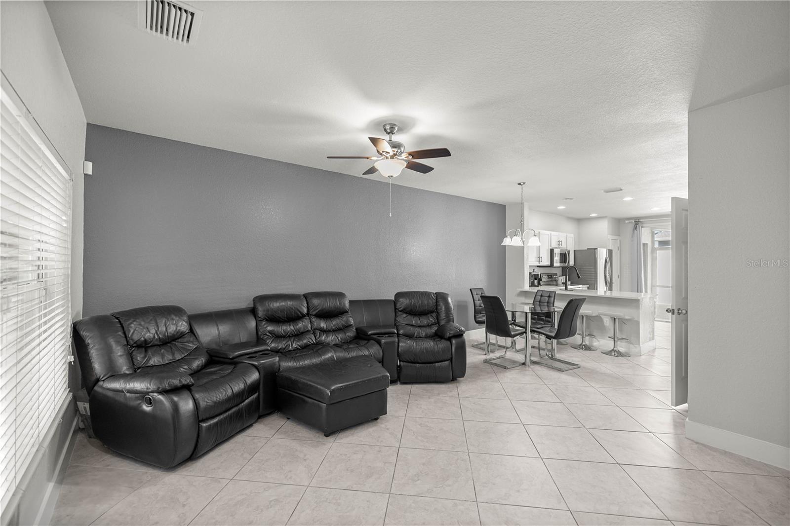 Listing photo id 1 for 4478 49th Avenue
