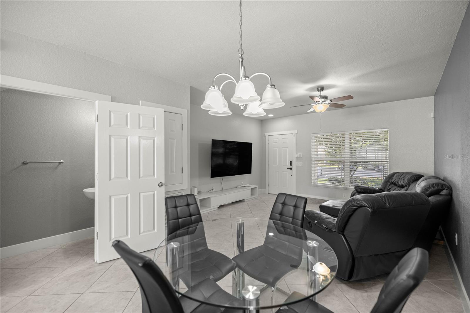 Listing photo id 5 for 4478 49th Avenue