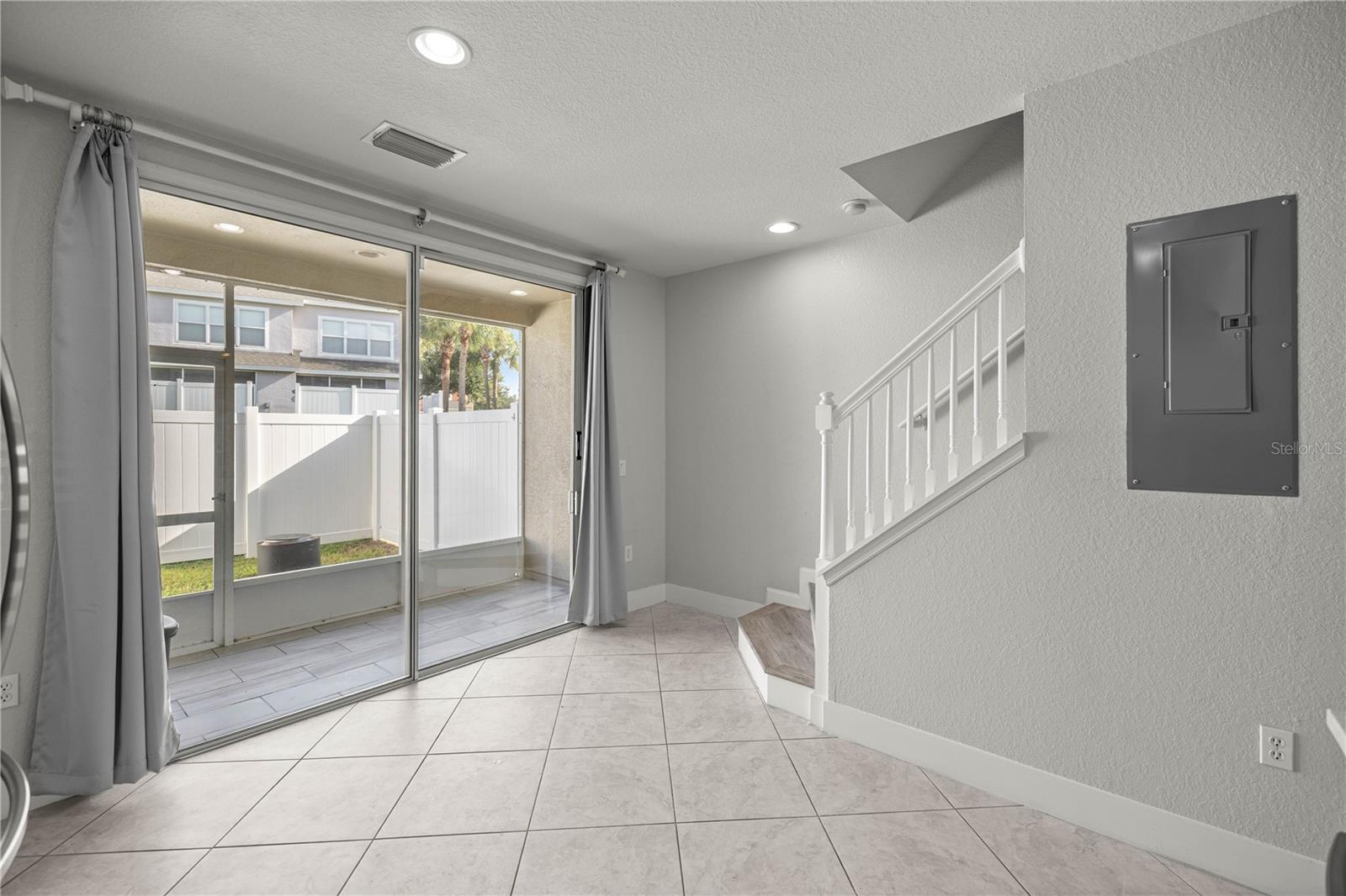 Listing photo id 6 for 4478 49th Avenue
