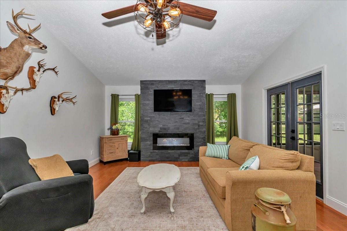 Image 12 of 61 For 1087 Solan Terrace