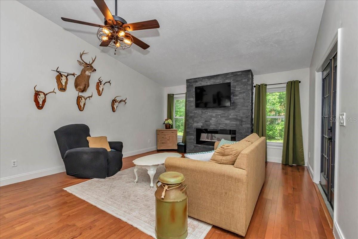 Image 13 of 61 For 1087 Solan Terrace