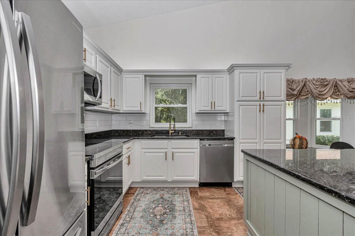 Image 15 of 61 For 1087 Solan Terrace