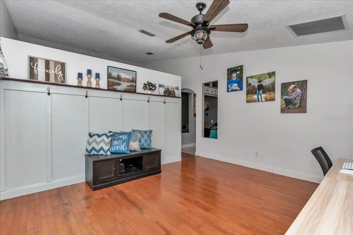 Image 27 of 61 For 1087 Solan Terrace