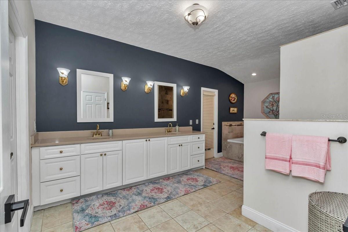 Image 40 of 61 For 1087 Solan Terrace