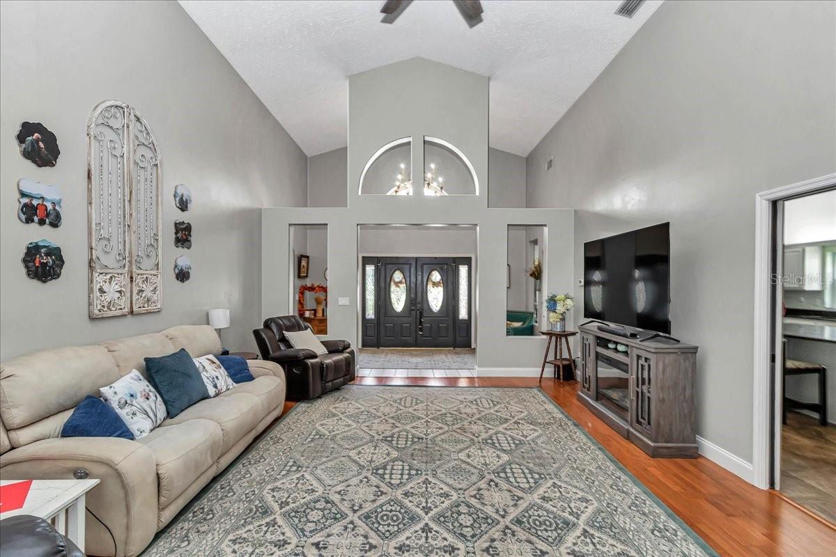 Image 9 of 61 For 1087 Solan Terrace