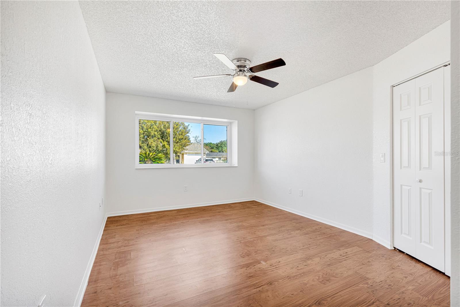Listing photo id 10 for 10962 81st Avenue
