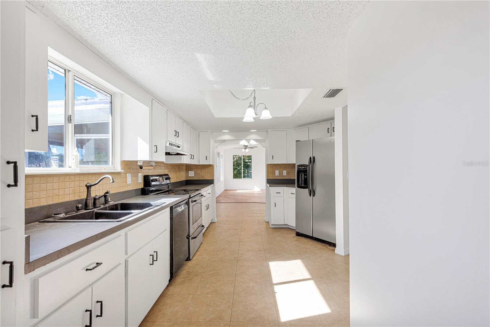 Listing photo id 11 for 10962 81st Avenue