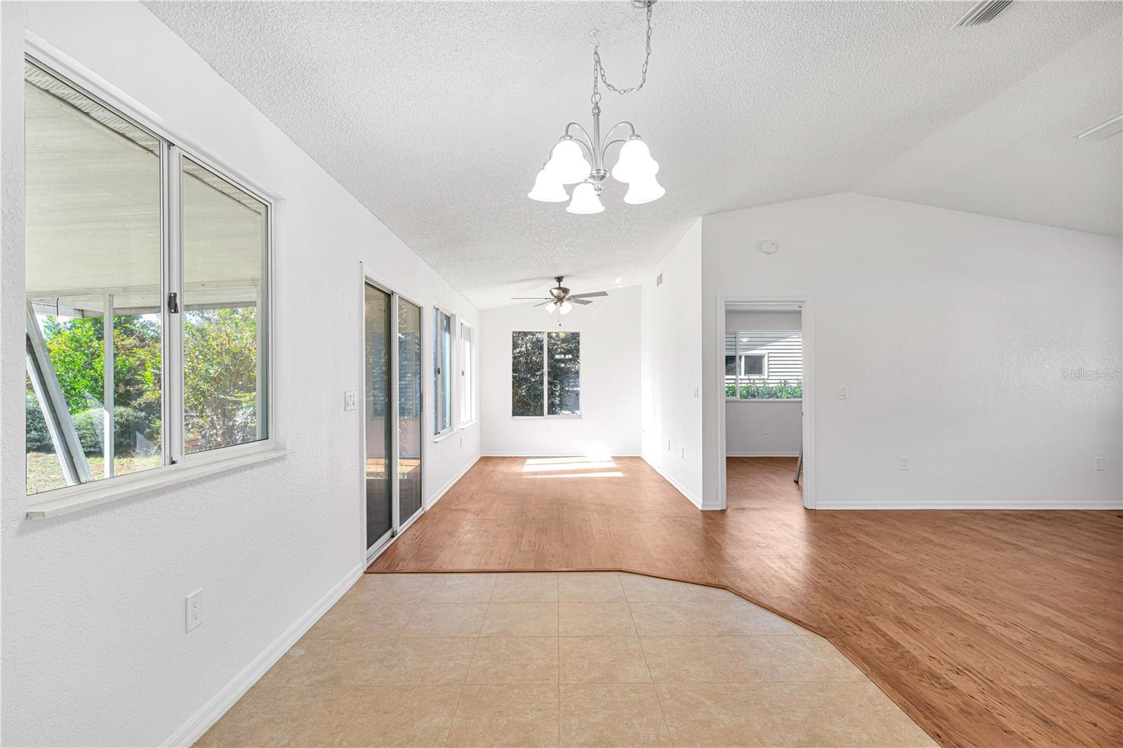 Listing photo id 13 for 10962 81st Avenue