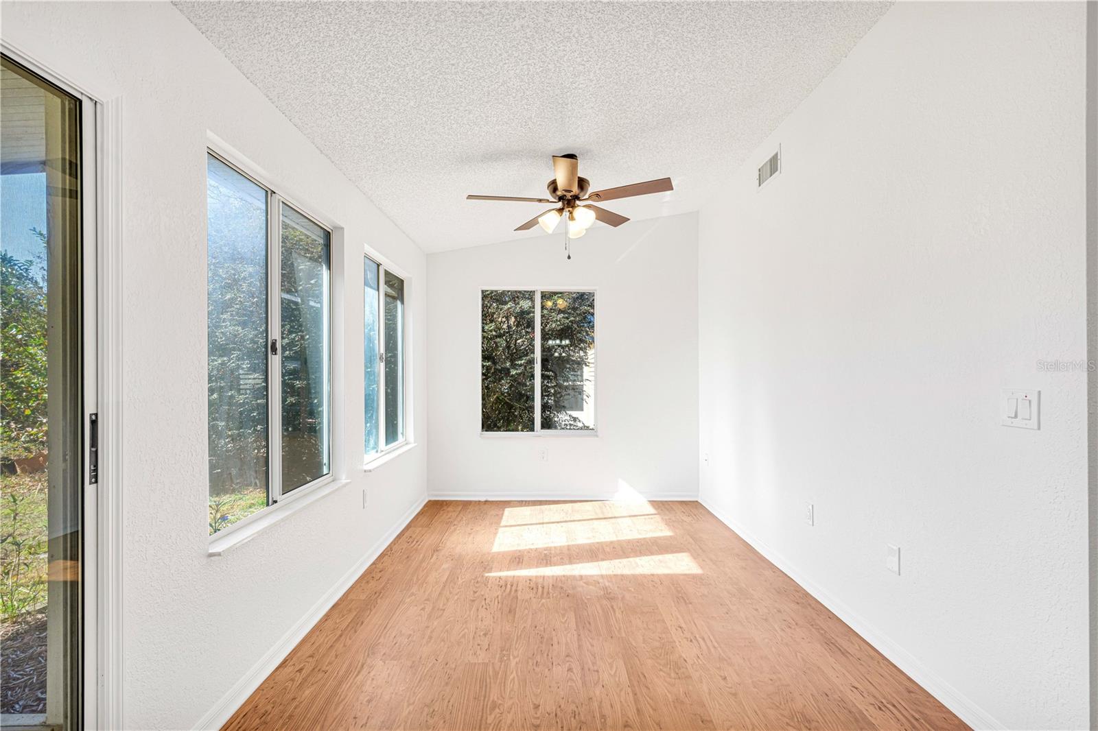 Listing photo id 14 for 10962 81st Avenue