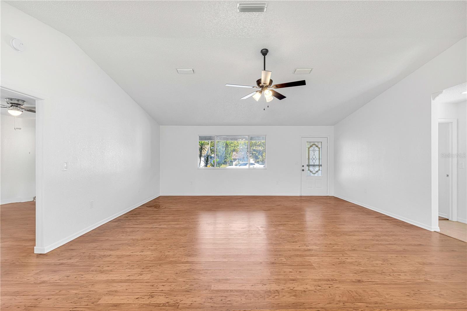 Listing photo id 15 for 10962 81st Avenue