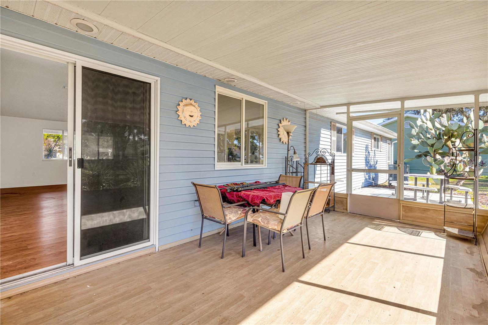 Listing photo id 18 for 10962 81st Avenue