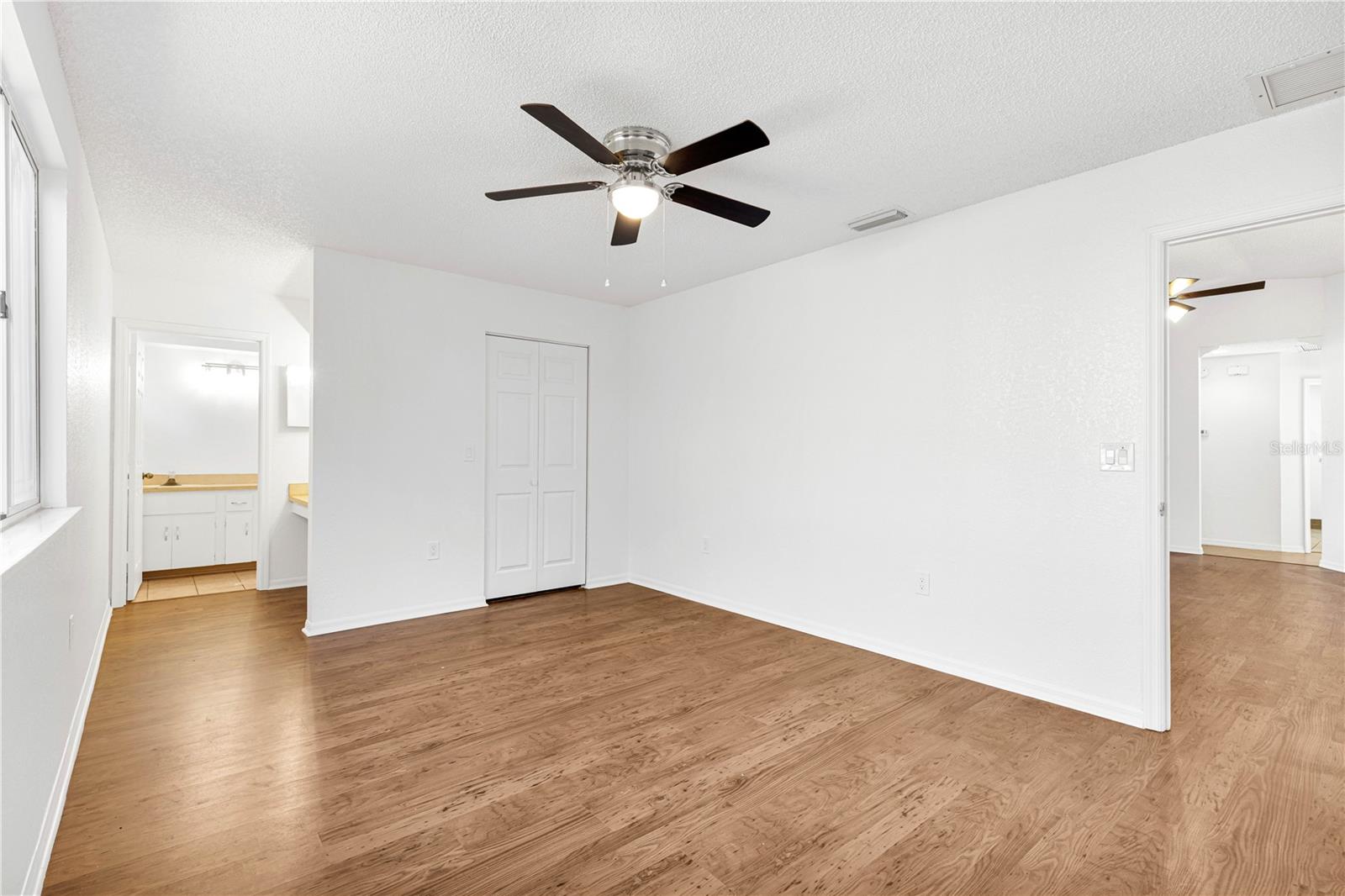 Listing photo id 1 for 10962 81st Avenue