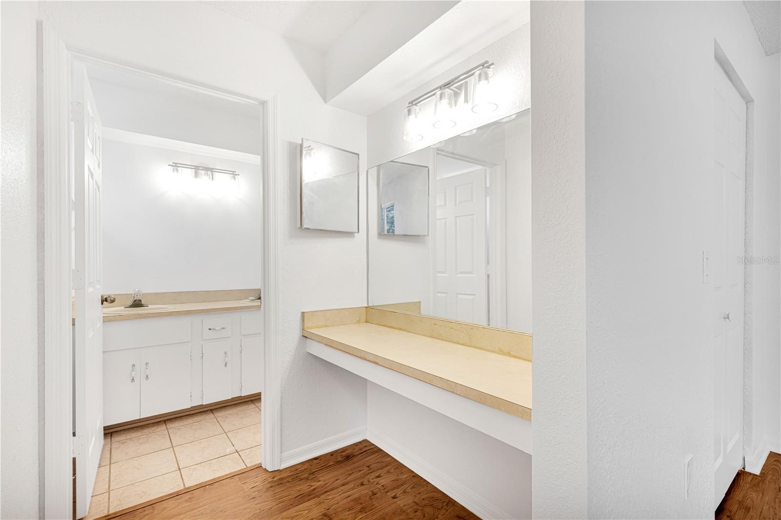 Listing photo id 2 for 10962 81st Avenue