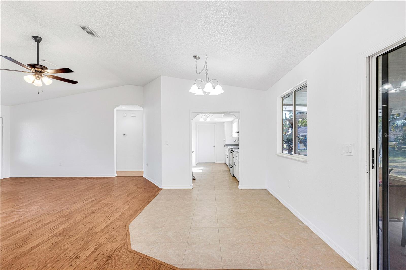 Listing photo id 4 for 10962 81st Avenue