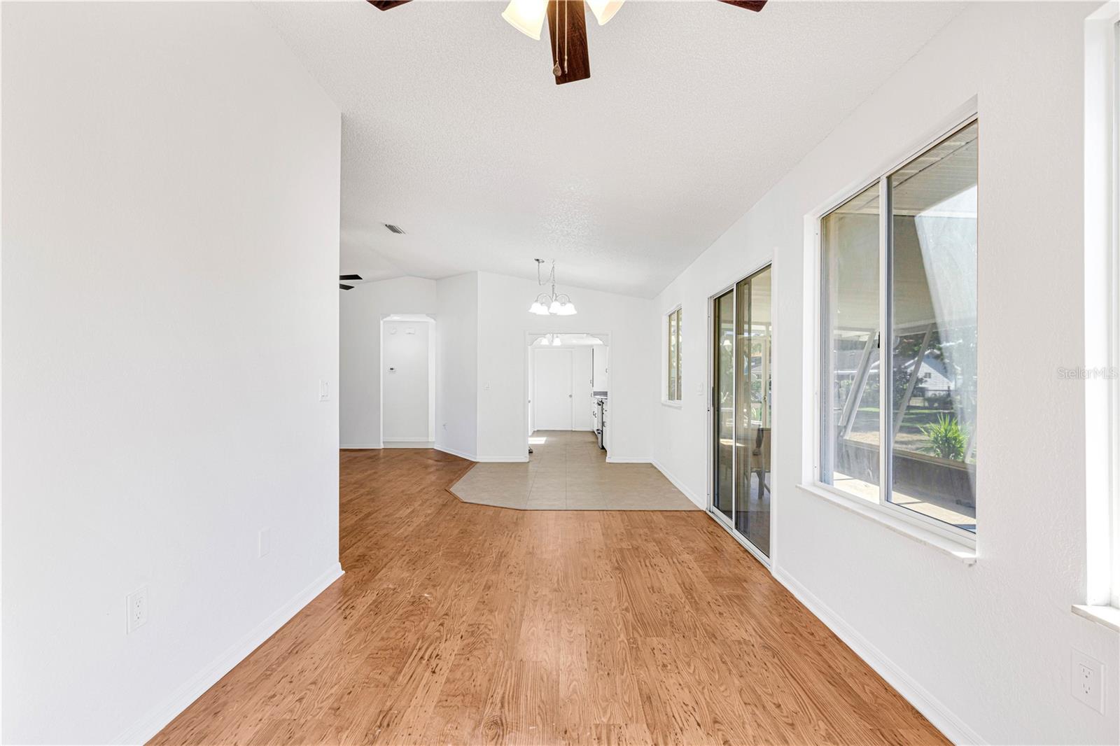 Listing photo id 5 for 10962 81st Avenue