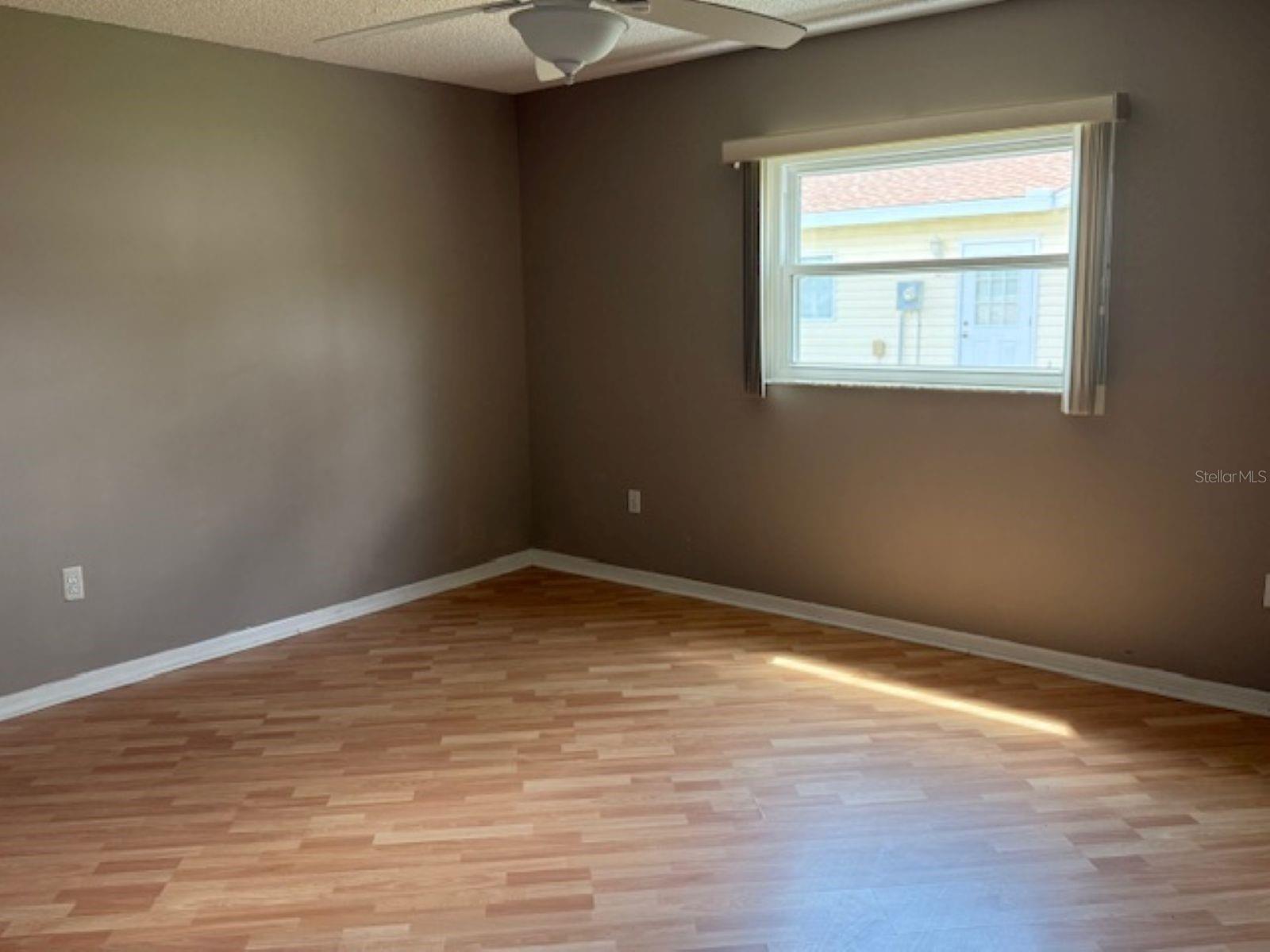Image 8 of 15 For 17866 108th Court