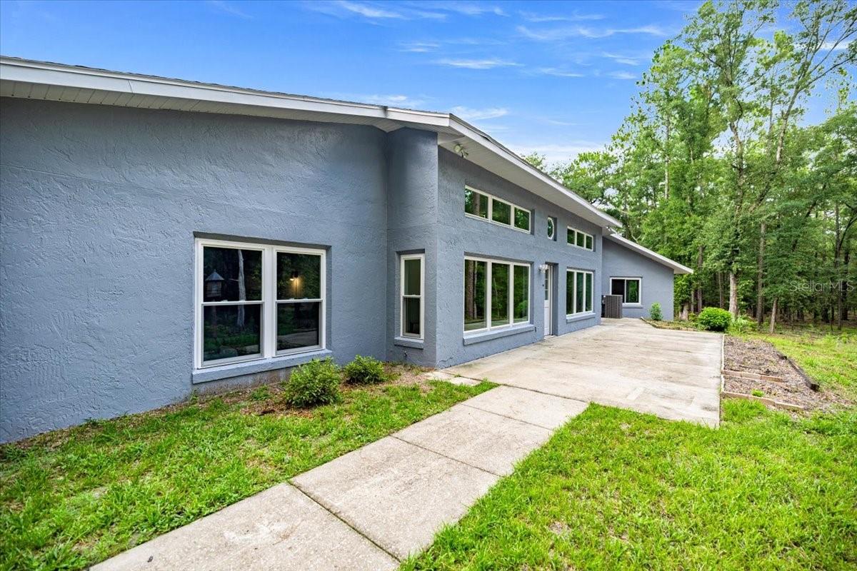 Image 11 of 98 For 7705 186 Avenue
