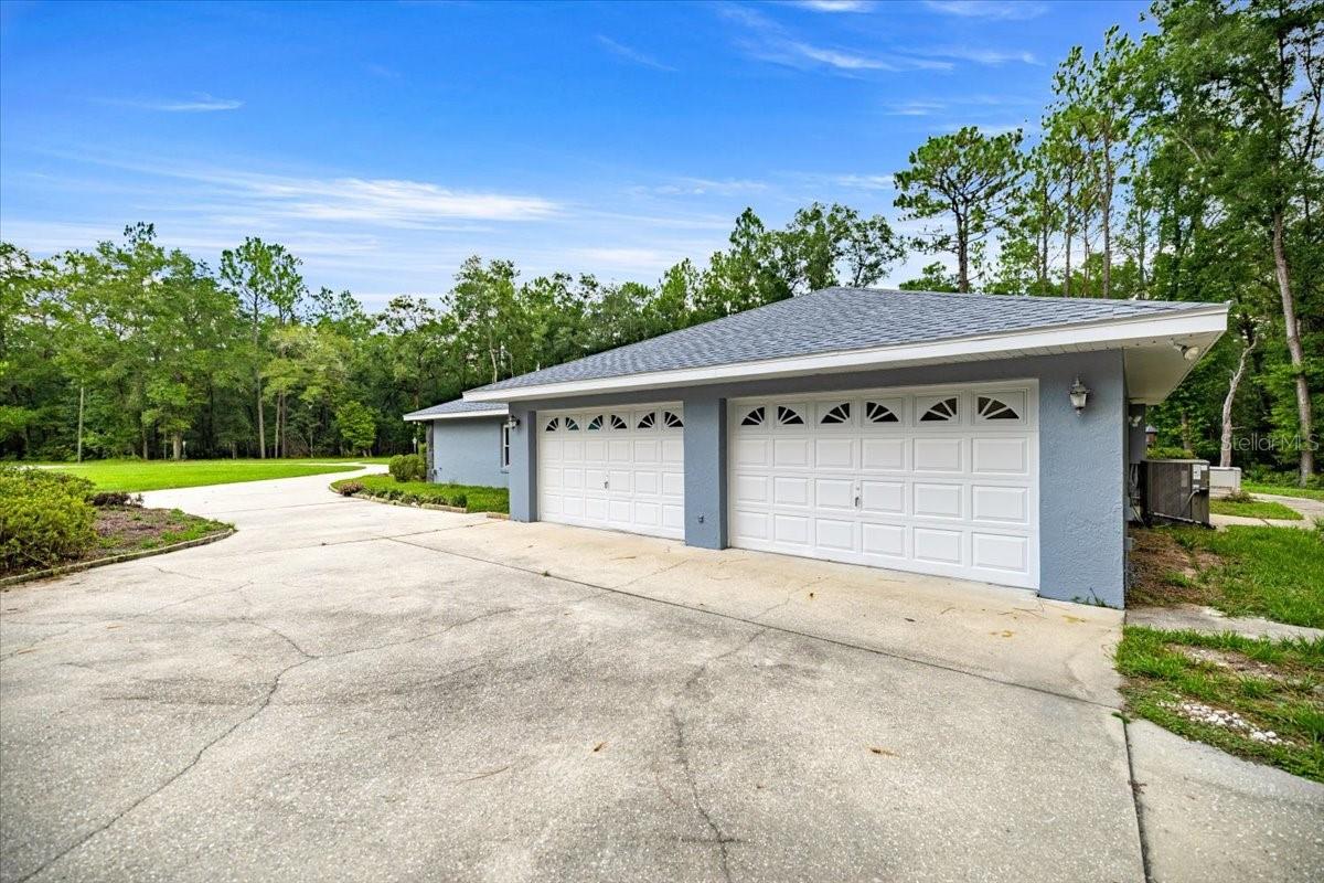 Image 15 of 98 For 7705 186 Avenue
