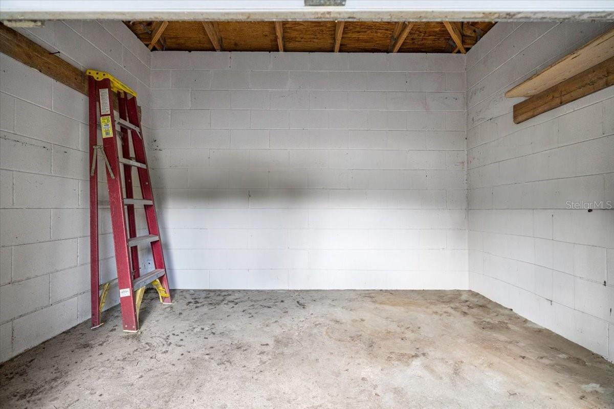 Image 16 of 98 For 7705 186 Avenue