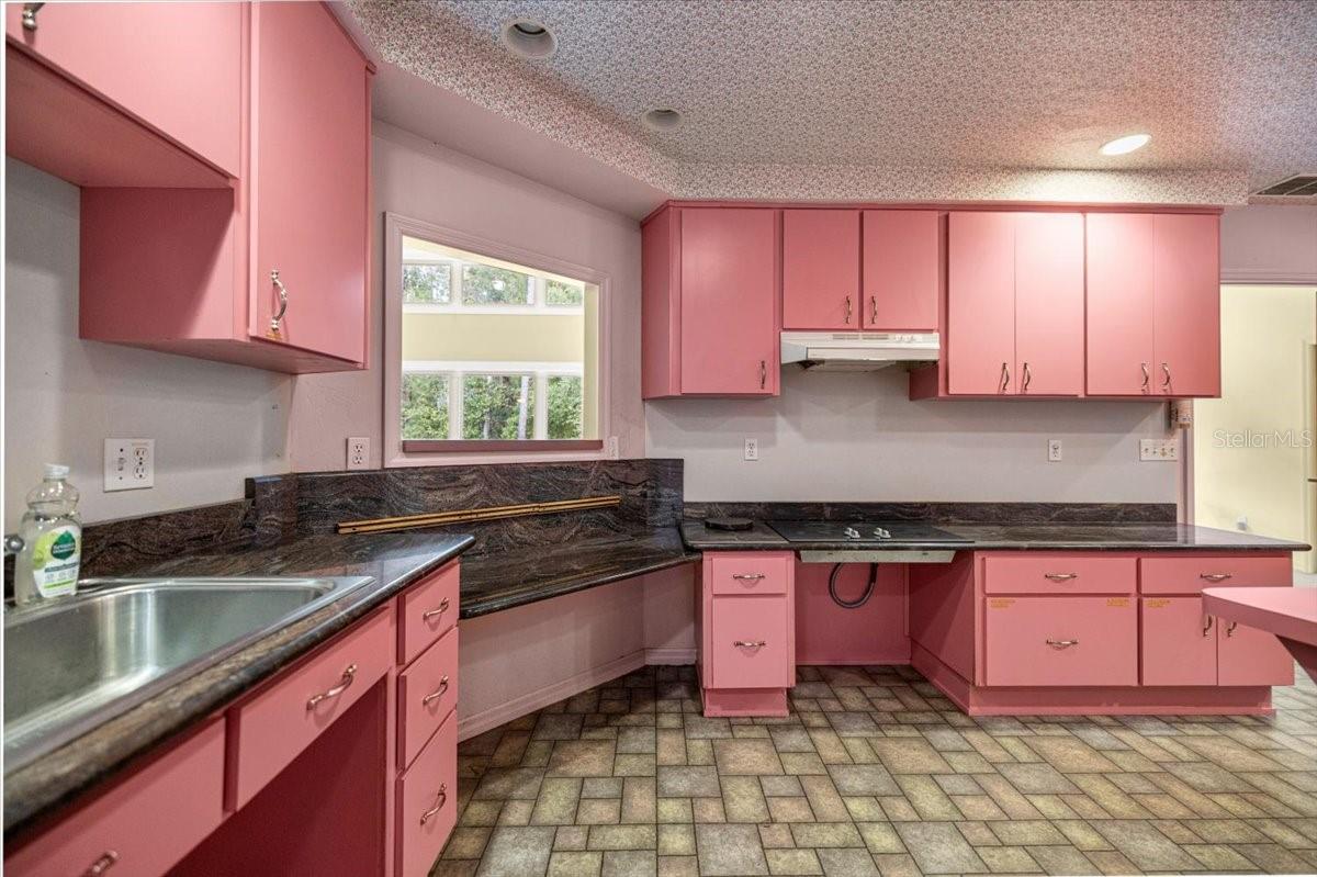 Image 34 of 98 For 7705 186 Avenue