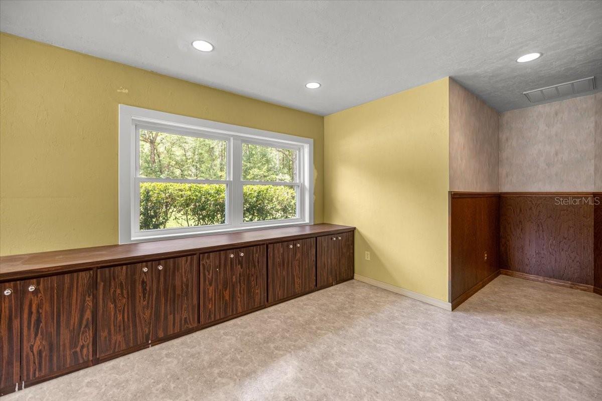 Image 62 of 98 For 7705 186 Avenue