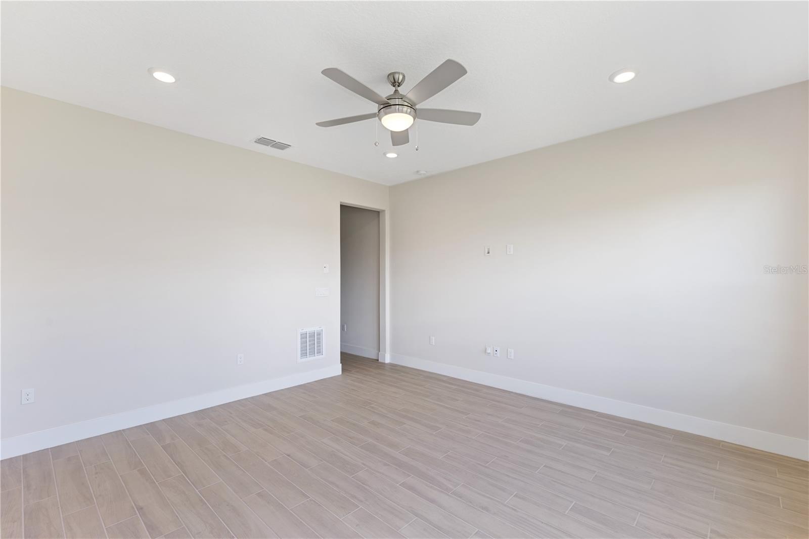 Image 11 of 25 For 4473 53rd Avenue Road
