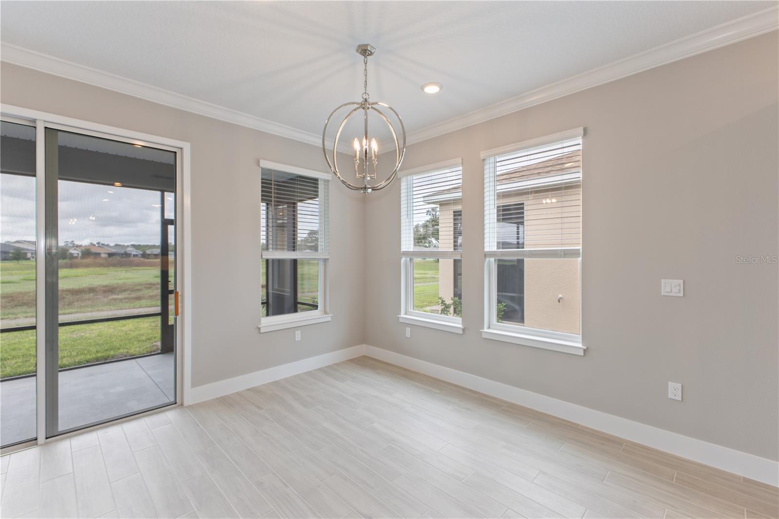 Listing photo id 8 for 4516 54th Terrace