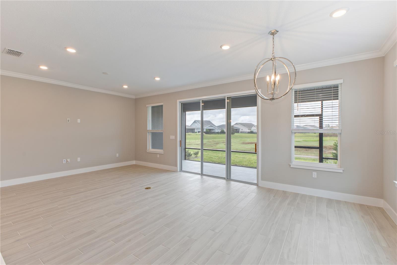 Listing photo id 9 for 4516 54th Terrace