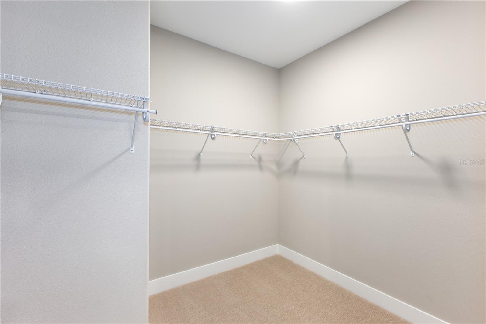 Listing photo id 14 for 4516 54th Terrace